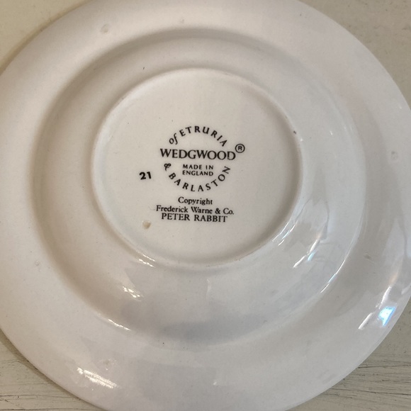 Wedge wood Peter Rabbit set mug & bowl - Picture 13 of 15